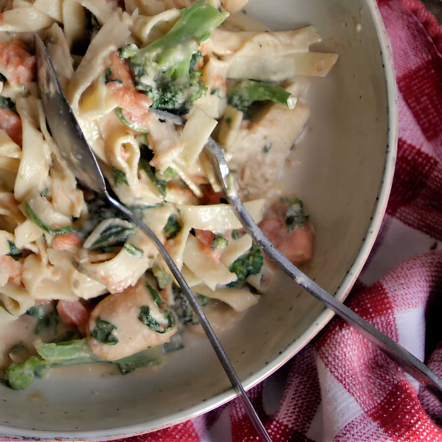 Creamy Chicken Broccoli And Spinach Pasta